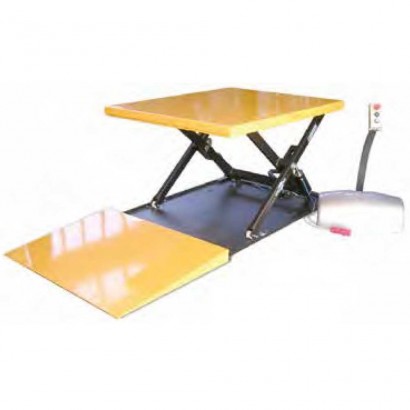 Piattaforma elevatrice elettrica trifase pantografo ribassata e rampa di carico mm.1015x610 sollevamento mm.760 kg.500 NPF050EDF